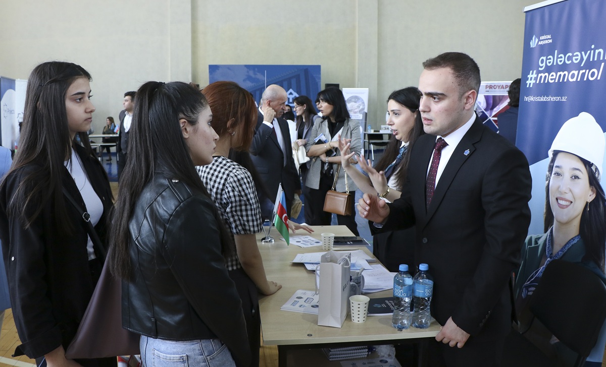 VI Karyera Sərgisi – 1500-dən çox gəncə iş və təcrübə imkanı təqdim olundu (FOTO)