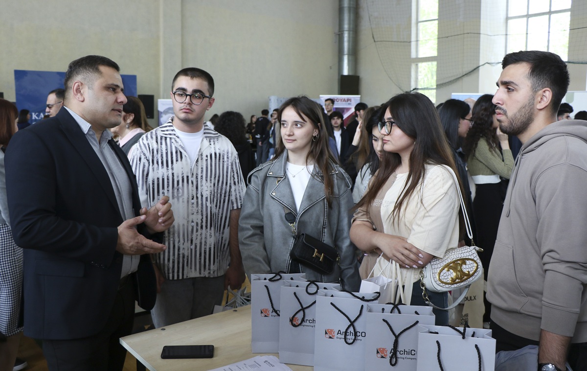 VI Karyera Sərgisi – 1500-dən çox gəncə iş və təcrübə imkanı təqdim olundu (FOTO)