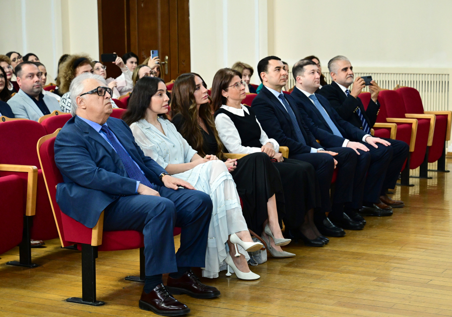 Heydər Əliyev Fondunun vitse-prezidenti Leyla Əliyeva Bakı Musiqi Akademiyasında tələbə və gənclərin konsertində iştirak edib (FOTO)