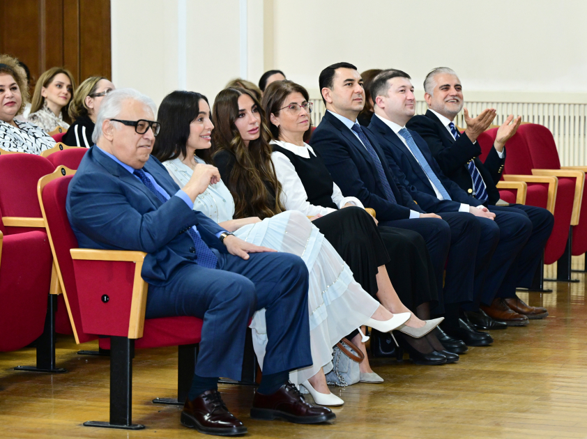 Heydər Əliyev Fondunun vitse-prezidenti Leyla Əliyeva Bakı Musiqi Akademiyasında tələbə və gənclərin konsertində iştirak edib (FOTO)