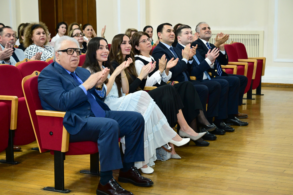 Heydər Əliyev Fondunun vitse-prezidenti Leyla Əliyeva Bakı Musiqi Akademiyasında tələbə və gənclərin konsertində iştirak edib (FOTO)