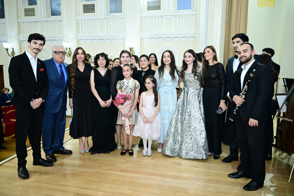 Heydər Əliyev Fondunun vitse-prezidenti Leyla Əliyeva Bakı Musiqi Akademiyasında tələbə və gənclərin konsertində iştirak edib (FOTO)