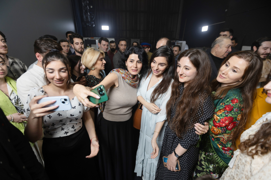 Heydər Əliyev Fondunun vitse-prezidenti Leyla Əliyeva və Arzu Əliyeva “Yalnız mədəniyyət” musiqili-bədii gecədə iştirak ediblər (FOTO)