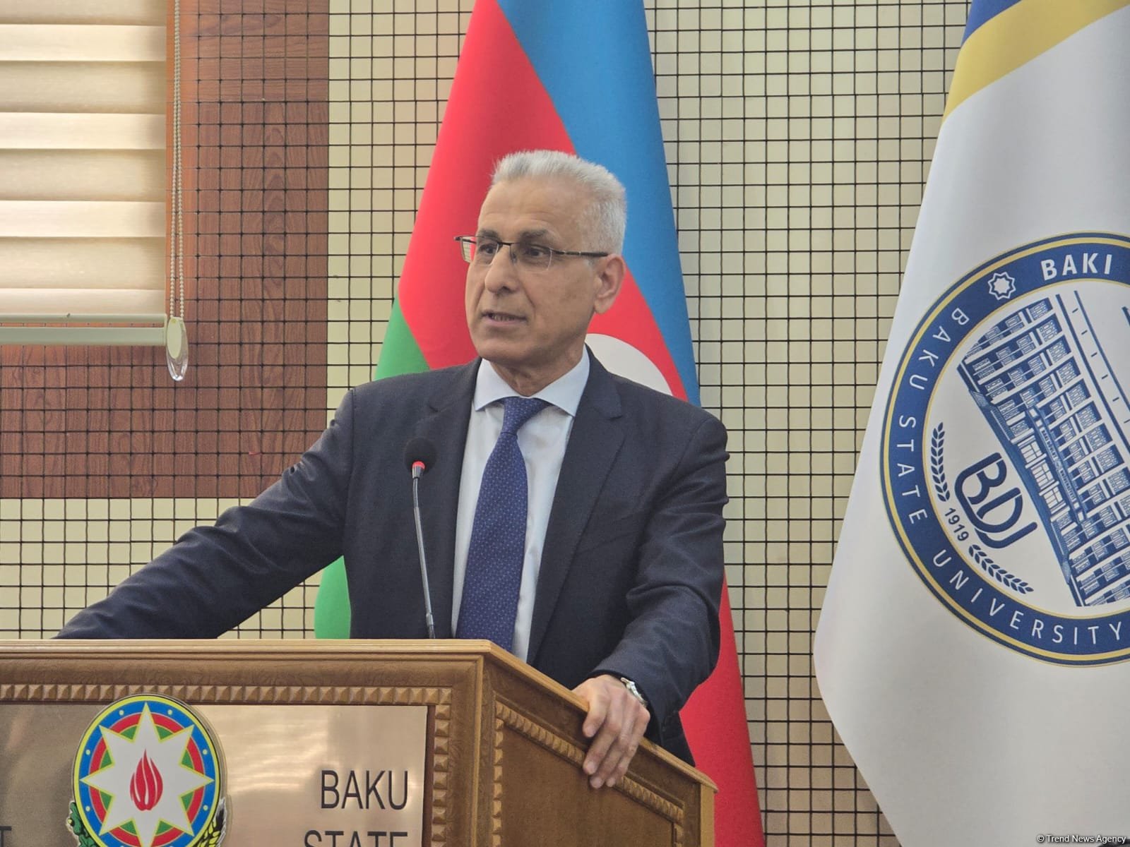 Konstitusiya müddəalarını elə təfsir etməliyik ki, Azərbaycanın beynəlxalq öhdəliklərini pozmayaq - Lətif Hüseynov