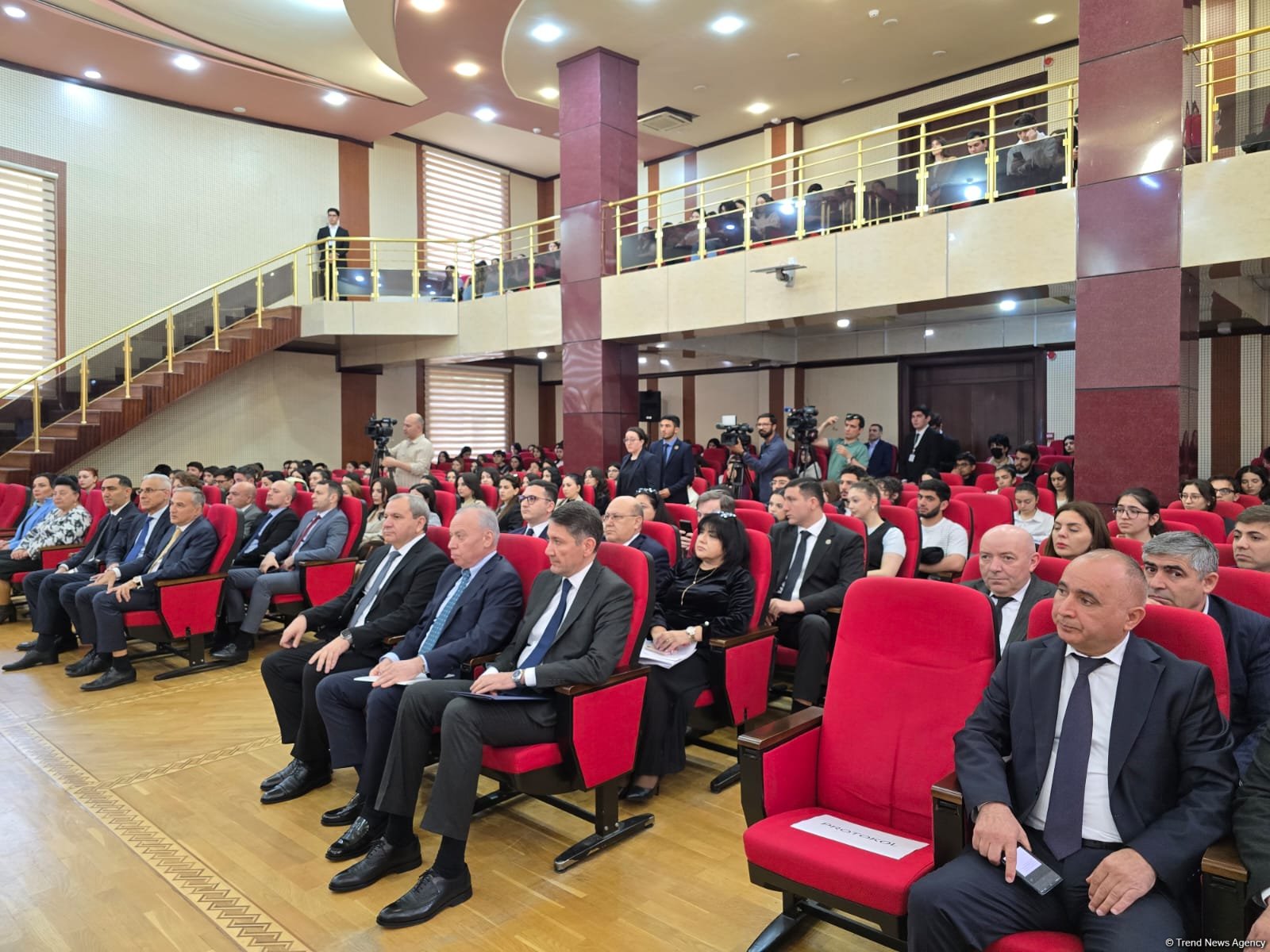 Bakıda “Konstitusiya - dövlətimizin müstəqilliyinin, suverenliyinin və ərazi bütövlüyünün qorunmasında mühüm hüquqi bazadır”  mövzusunda beynəlxalq konfrans keçirilir (FOTO)