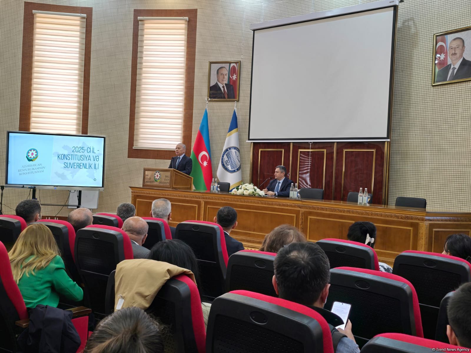 Bakıda “Konstitusiya - dövlətimizin müstəqilliyinin, suverenliyinin və ərazi bütövlüyünün qorunmasında mühüm hüquqi bazadır”  mövzusunda beynəlxalq konfrans keçirilir (FOTO)