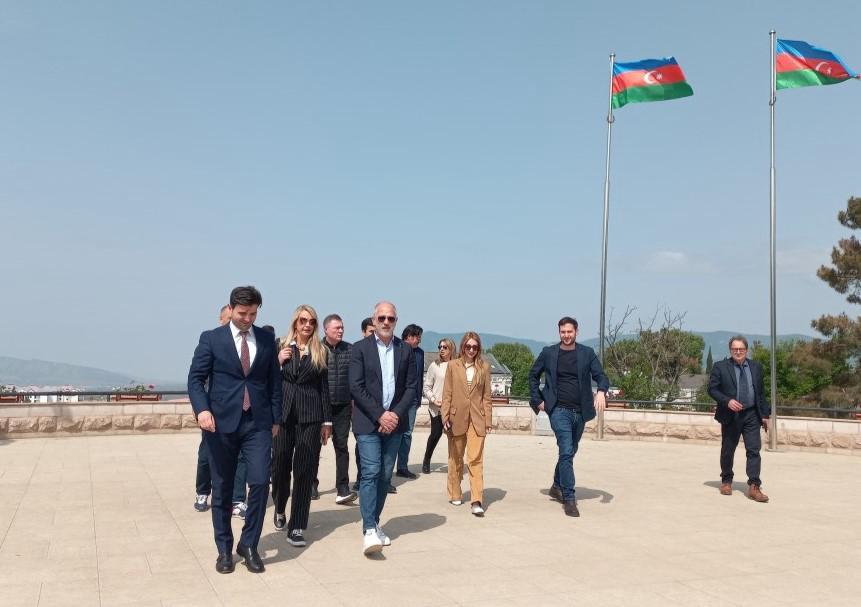 İtaliyalı parlamentarilər Ağdam, Xankəndi və Şuşaya səfər ediblər (FOTO) (YENİLƏNİB)