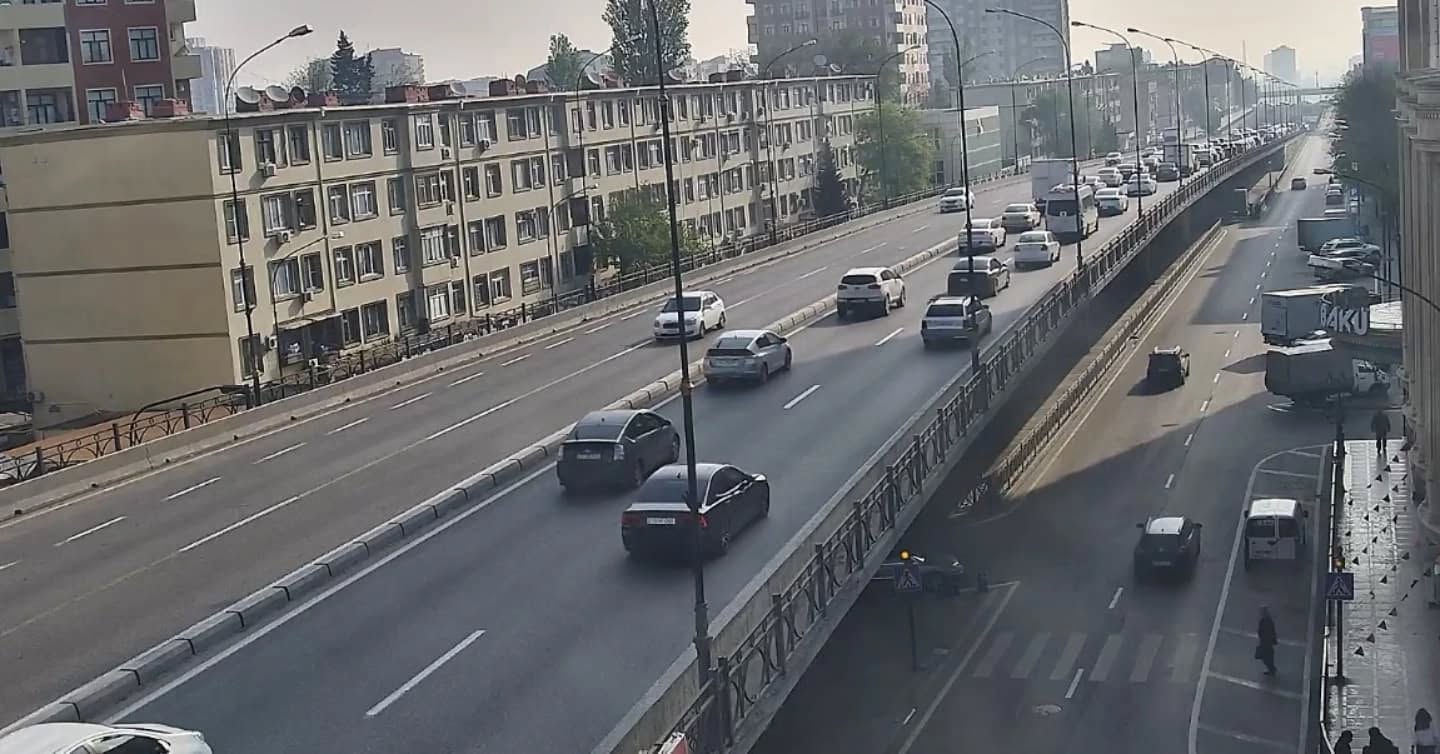 Sürücülərin NƏZƏRİNƏ: Paytaxtın bir sıra yollarında tıxac var - SİYAHI (FOTO)