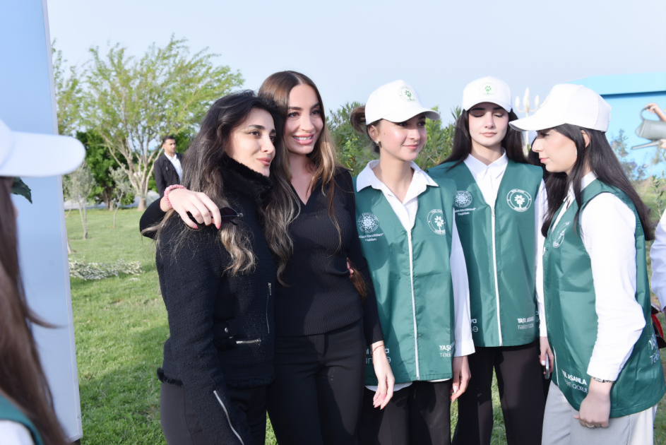 Heydər Əliyev Fondunun vitse-prezidenti Leyla Əliyeva və Arzu Əliyeva Sumqayıtda ağacəkmə aksiyasında iştirak ediblər (FOTO)
