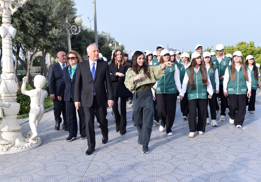 Heydər Əliyev Fondunun vitse-prezidenti Leyla Əliyeva və Arzu Əliyeva Sumqayıtda ağacəkmə aksiyasında iştirak ediblər (FOTO)