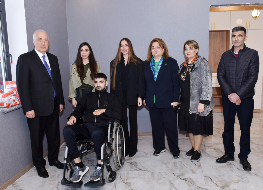Heydər Əliyev Fondunun vitse-prezidenti Leyla Əliyeva və Arzu Əliyeva Sumqayıtda ağacəkmə aksiyasında iştirak ediblər (FOTO)