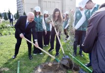Heydər Əliyev Fondunun vitse-prezidenti Leyla Əliyeva və Arzu Əliyeva Sumqayıtda ağacəkmə aksiyasında iştirak ediblər (FOTO)