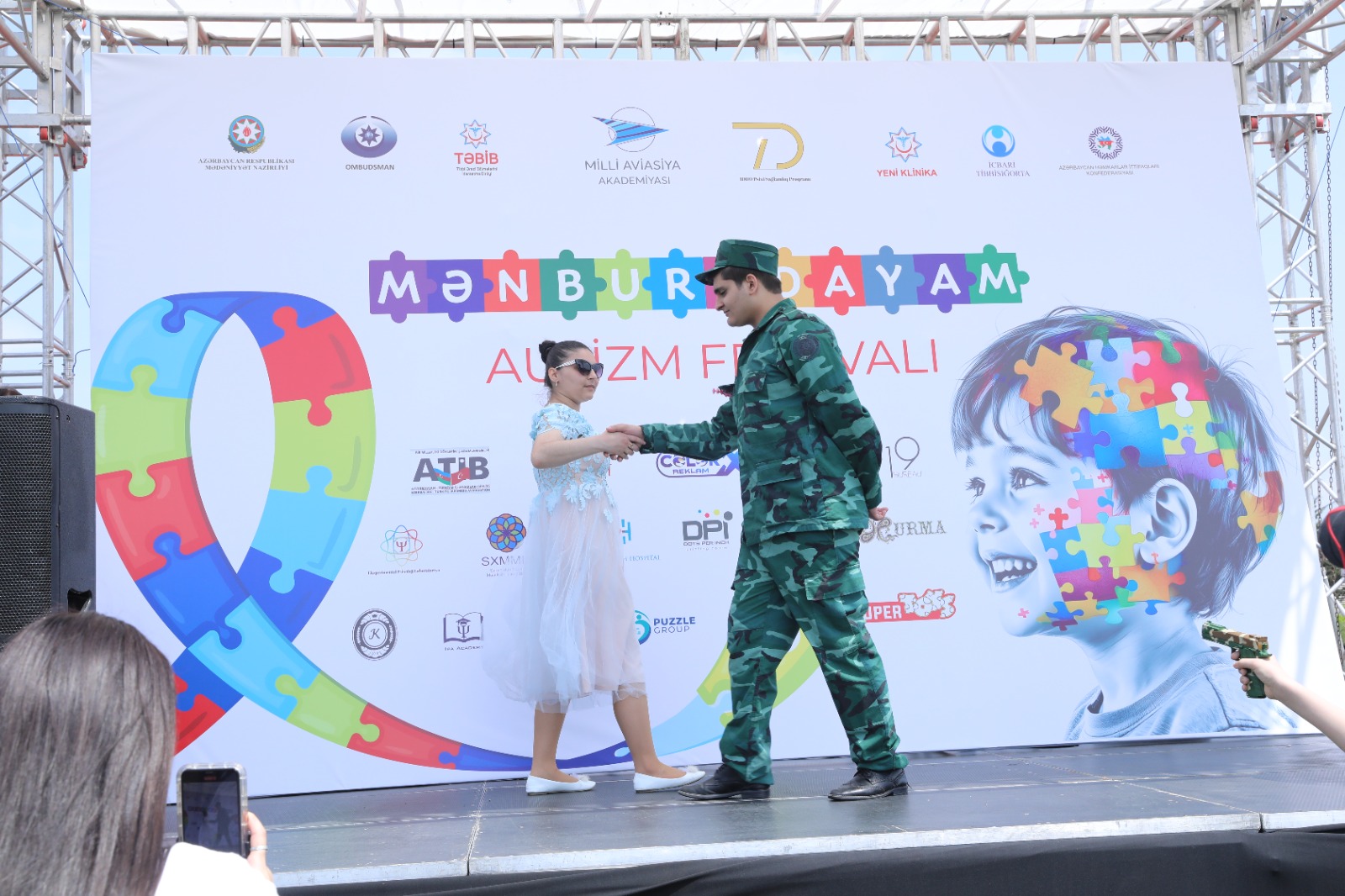 “Mən burdayam” mövzusunda autizmli uşaqlar üçün festival keçirilib (FOTO)