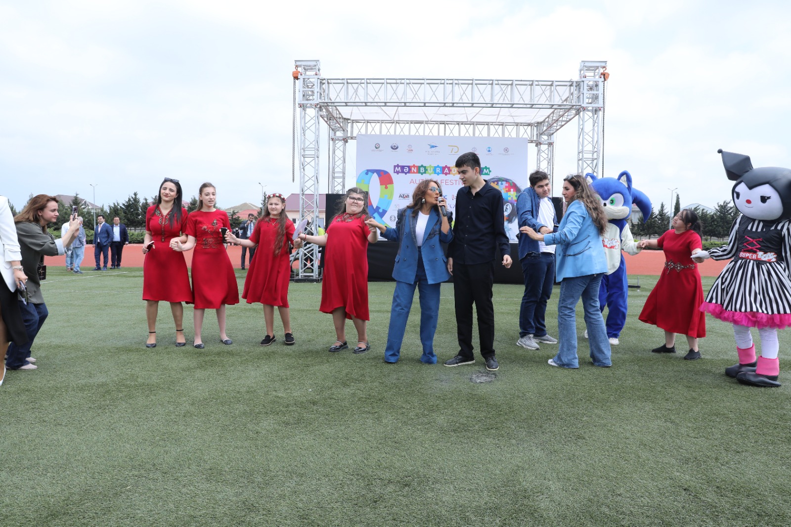 “Mən burdayam” mövzusunda autizmli uşaqlar üçün festival keçirilib (FOTO)