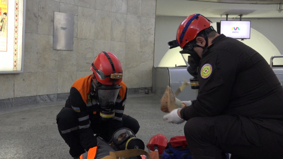 Fövqəladə Hallar Nazirliyi tərəfindən metroda təlim keçirilib (FOTO/VİDEO)