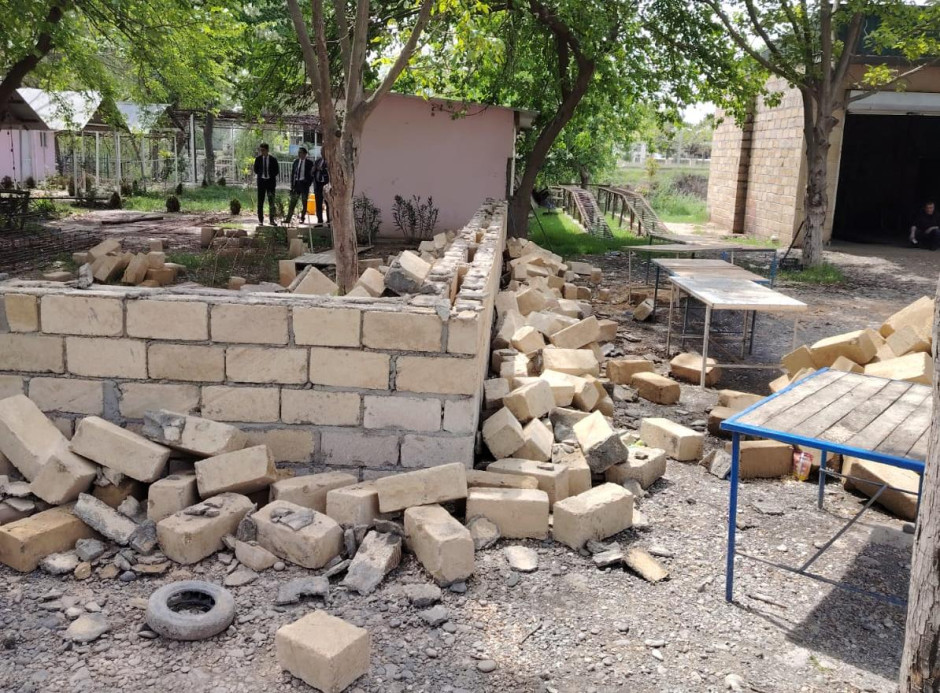 Ağcabədidə qanunsuz tikili söküldü (FOTO)