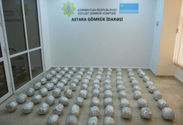 Astara gömrüyündə qarpızın içərisində gizlədilən narkotik aşkar edilib (FOTO)