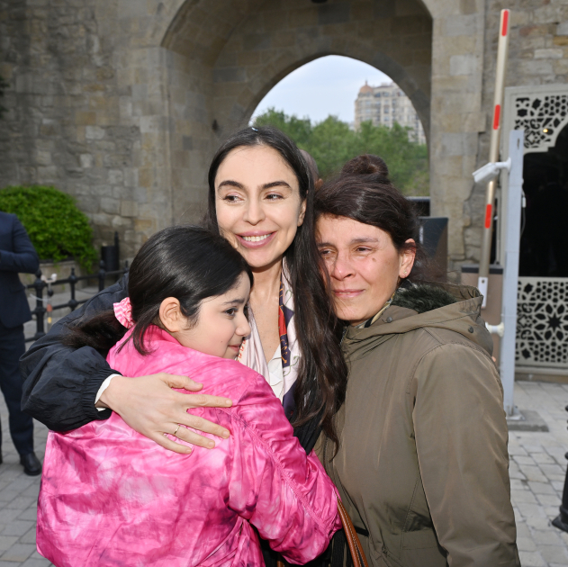 Heydər Əliyev Fondunun vitse-prezidenti Leyla Əliyeva və Bakı Media Mərkəzinin rəhbəri Arzu Əliyeva Beynəlxalq Xalça Festivalını ziyarət ediblər (FOTO)