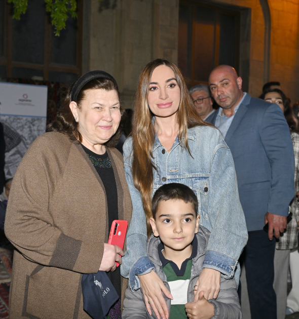 Heydər Əliyev Fondunun vitse-prezidenti Leyla Əliyeva və Bakı Media Mərkəzinin rəhbəri Arzu Əliyeva Beynəlxalq Xalça Festivalını ziyarət ediblər (FOTO)