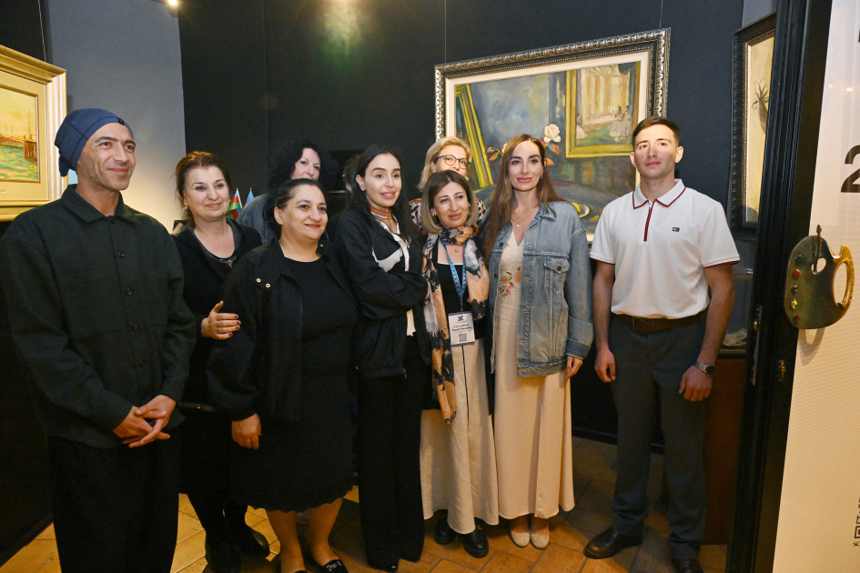 Heydər Əliyev Fondunun vitse-prezidenti Leyla Əliyeva və Bakı Media Mərkəzinin rəhbəri Arzu Əliyeva Beynəlxalq Xalça Festivalını ziyarət ediblər (FOTO)