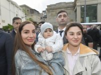 Heydər Əliyev Fondunun vitse-prezidenti Leyla Əliyeva və Bakı Media Mərkəzinin rəhbəri Arzu Əliyeva Beynəlxalq Xalça Festivalını ziyarət ediblər (FOTO)