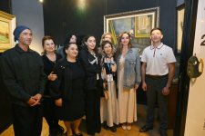 Heydər Əliyev Fondunun vitse-prezidenti Leyla Əliyeva və Bakı Media Mərkəzinin rəhbəri Arzu Əliyeva Beynəlxalq Xalça Festivalını ziyarət ediblər (FOTO)