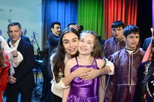 Heydər Əliyev Fondunun vitse-prezidenti Leyla Əliyeva və Bakı Media Mərkəzinin rəhbəri Arzu Əliyeva həssas qruplara aid şəxslərin yaradıcılıq prosesi ilə tanış olublar (FOTO)