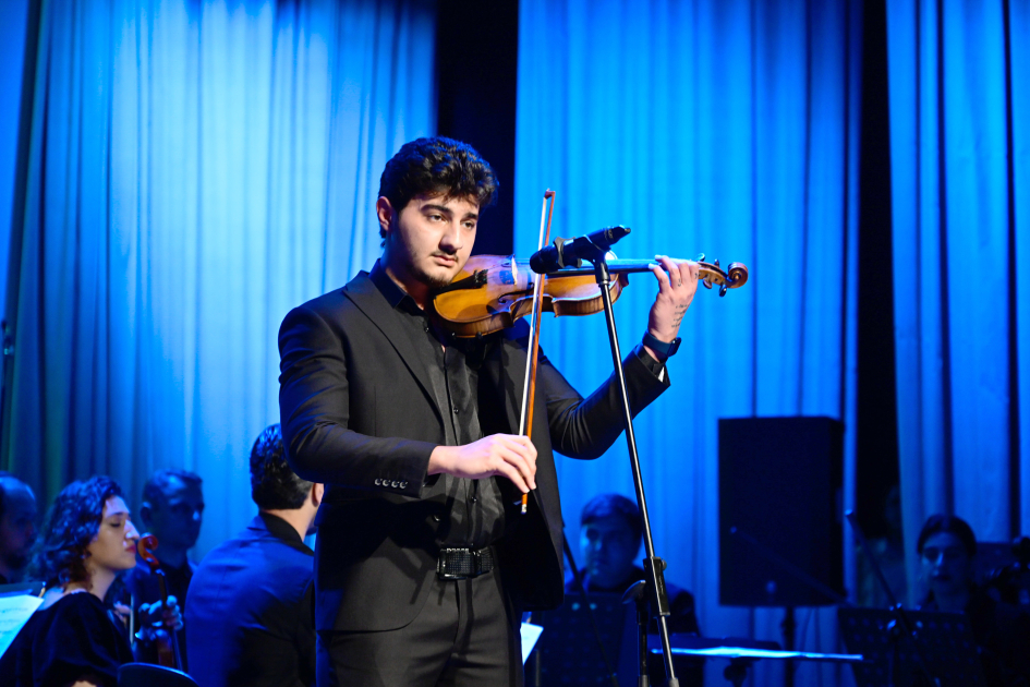 Heydər Əliyev Fondunun vitse-prezidenti Leyla Əliyeva və Bakı Media Mərkəzinin rəhbəri Arzu Əliyeva həssas qruplara aid şəxslərin yaradıcılıq prosesi ilə tanış olublar (FOTO)