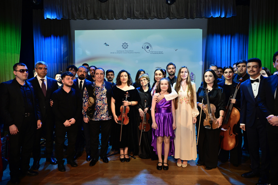Heydər Əliyev Fondunun vitse-prezidenti Leyla Əliyeva və Bakı Media Mərkəzinin rəhbəri Arzu Əliyeva həssas qruplara aid şəxslərin yaradıcılıq prosesi ilə tanış olublar (FOTO)