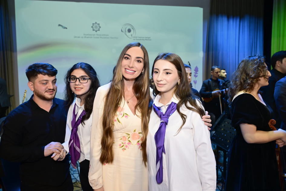 Heydər Əliyev Fondunun vitse-prezidenti Leyla Əliyeva və Bakı Media Mərkəzinin rəhbəri Arzu Əliyeva həssas qruplara aid şəxslərin yaradıcılıq prosesi ilə tanış olublar (FOTO)