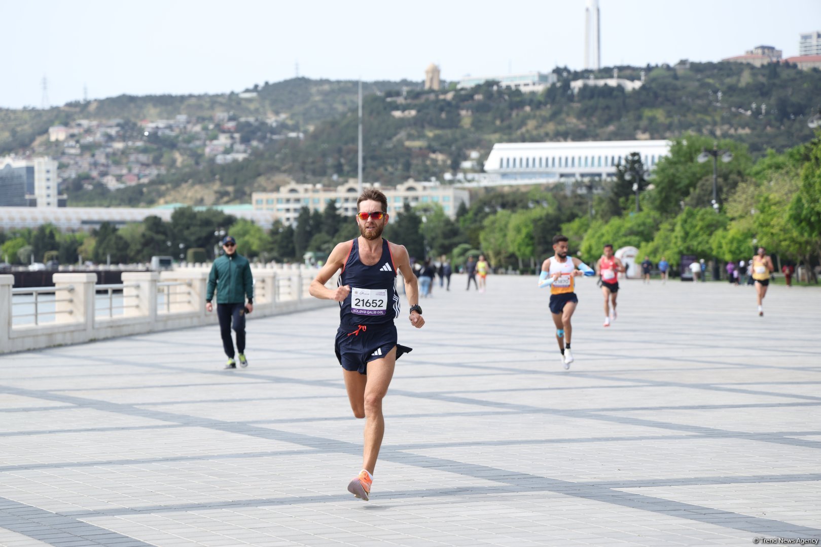 “Bakı Marafonu 2025” yekunlaşdı: külək rəqib deyil, ilhamdır - rekord sayda iştirakçı (FOTO) (YENİLƏNİB)