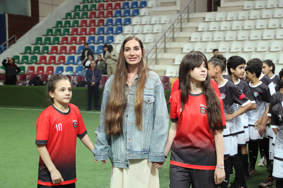 Heydər Əliyev Fondunun vitse-prezidenti Leyla Əliyeva və Bakı Media Mərkəzinin rəhbəri Arzu Əliyevanın təşəbbüsü ilə uşaq evlərinin komandaları arasında minifutbol turniri təşkil olunub (FOTO)