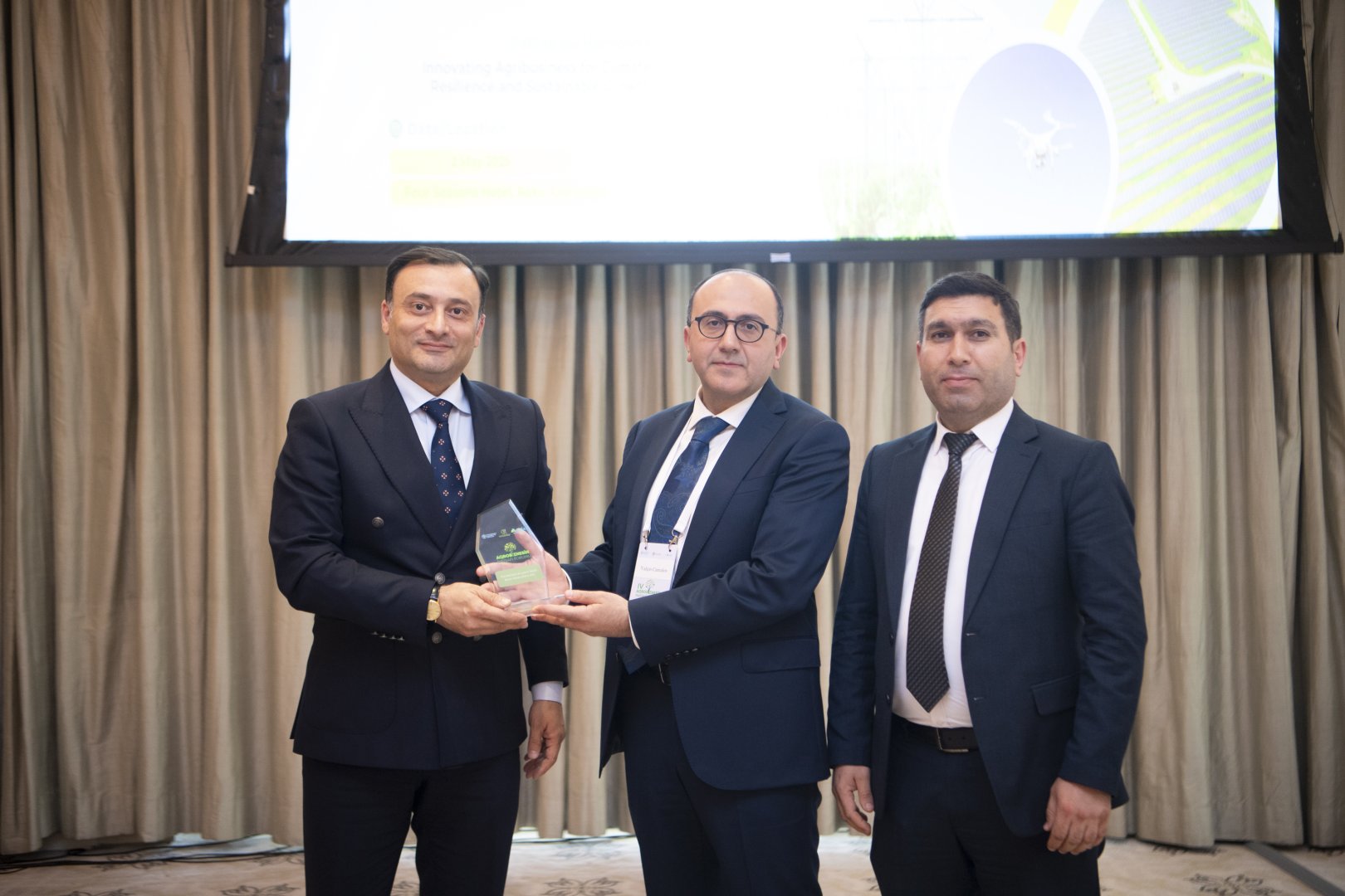 Bank Respublika növbəti dəfə fermerlərə ən aktiv dəstək olan bank seçildi! (FOTO)