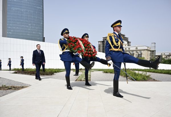 Belarusun Baş naziri Zəfər parkını ziyarət edib (FOTO)