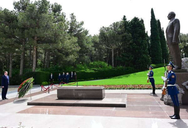 Belarusun Baş naziri Fəxri xiyabanı ziyarət edib (FOTO)