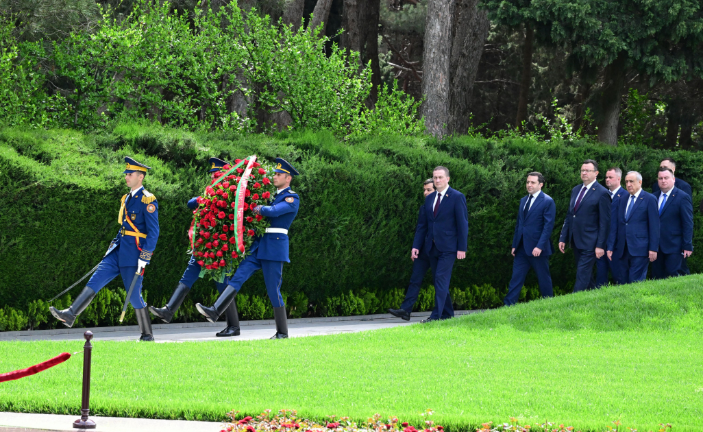 Belarusun Baş naziri Fəxri xiyabanı ziyarət edib (FOTO)
