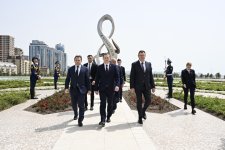 Belarusun Baş naziri Zəfər parkını ziyarət edib (FOTO)