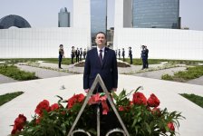 Belarusun Baş naziri Zəfər parkını ziyarət edib (FOTO)