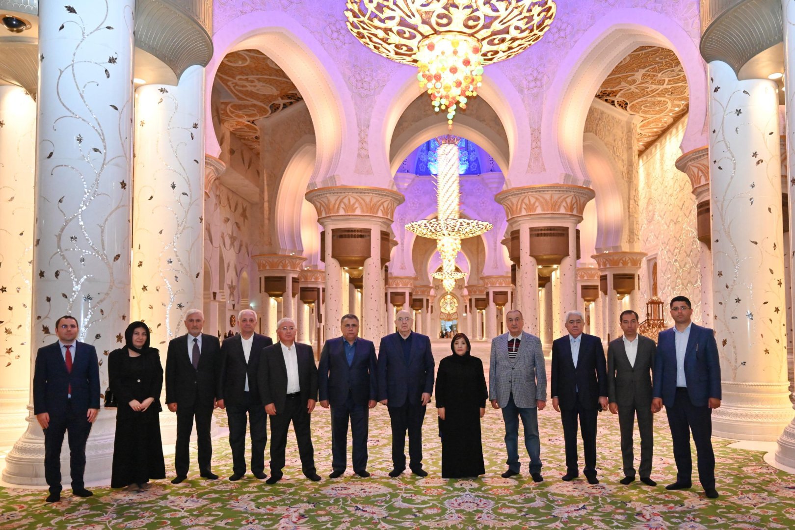 Parlament nümayəndə heyəti Əbu-Dabidə Şeyx Zayed məscid kompleksi ilə tanış olub (FOTO)