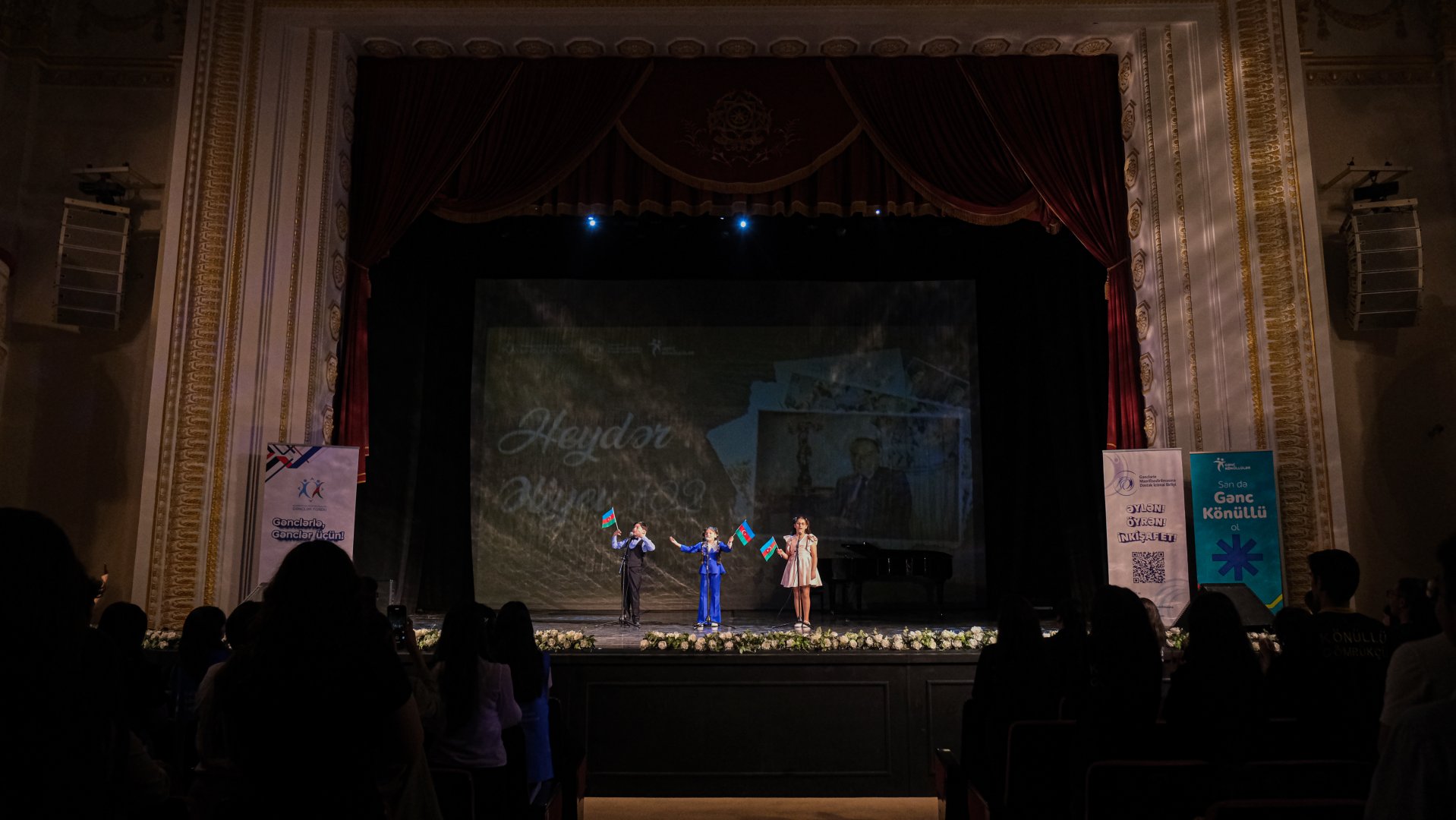 Ümummilli Lider Heydər Əliyevin 102 illiyinə həsr olunmuş təntənəli ədəbi-bədii tədbir təşkil edilib (FOTO)