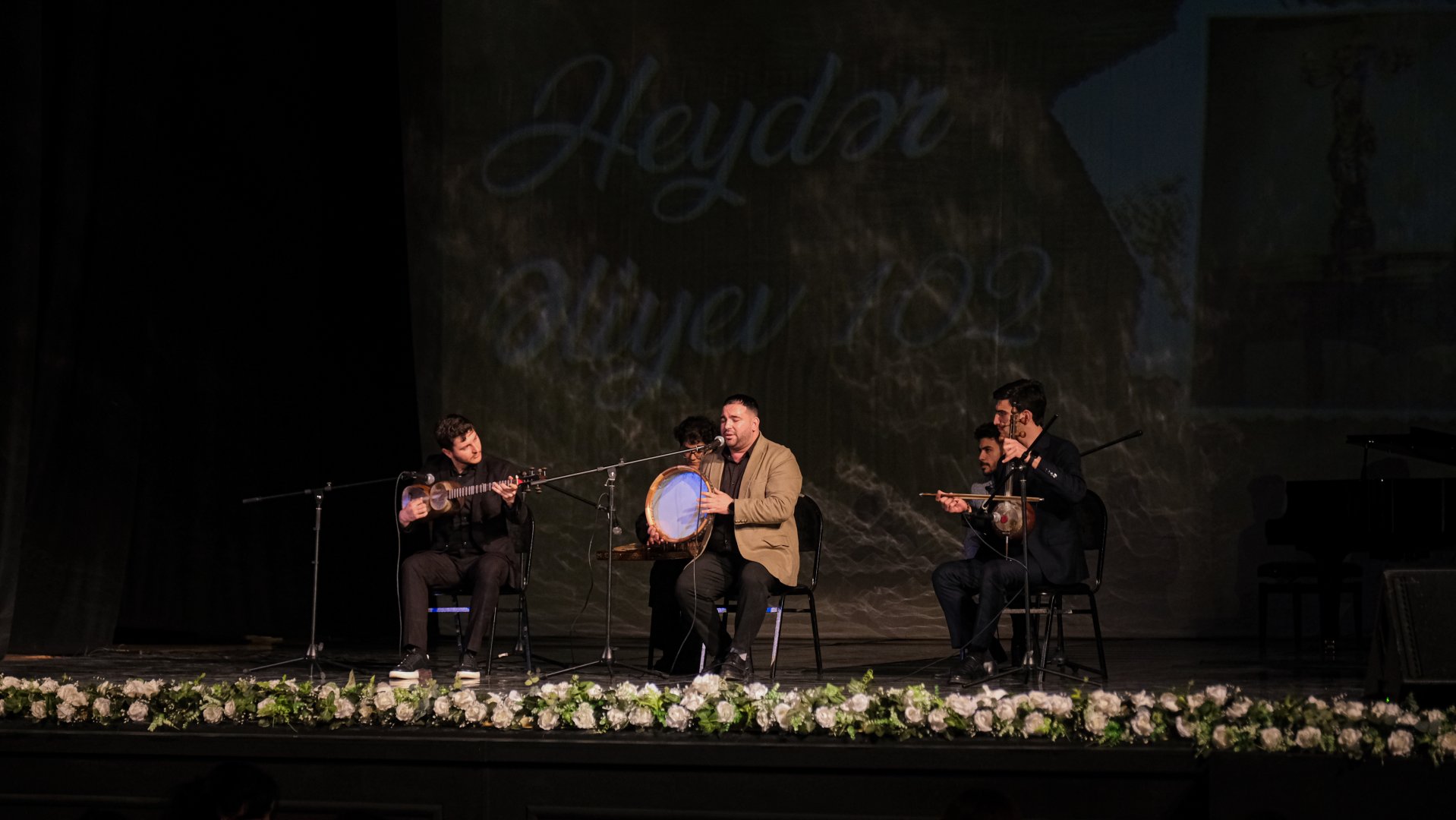 Ümummilli Lider Heydər Əliyevin 102 illiyinə həsr olunmuş təntənəli ədəbi-bədii tədbir təşkil edilib (FOTO)