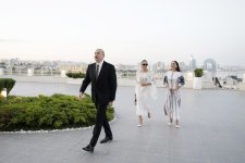 Prezident İlham Əliyev, Birinci xanım Mehriban Əliyeva və Baş katib To Lam və xanımı No Fon Li Vyetnam rəsm əsərlərindən ibarət sərgi ilə tanış olublar (FOTO/VİDEO)