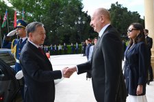 Vyetnam Kommunist Partiyası Mərkəzi Komitəsinin Baş katibinin rəsmi qarşılanma mərasimi olub (FOTO/VİDEO)