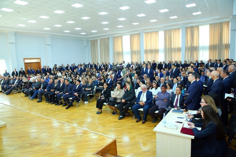 Eldar Əzizov Biləcəridə sakinlərin problemlərini dinləyib (FOTO)