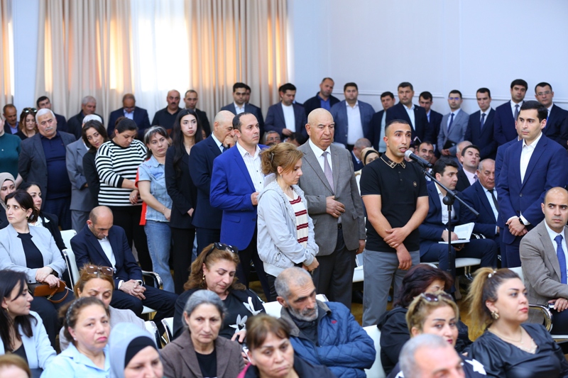 Eldar Əzizov Biləcəridə sakinlərin problemlərini dinləyib (FOTO)