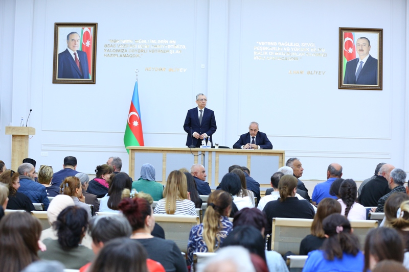 Eldar Əzizov Biləcəridə sakinlərin problemlərini dinləyib (FOTO)