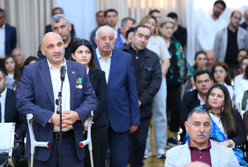 Eldar Əzizov Biləcəridə sakinlərin problemlərini dinləyib (FOTO)