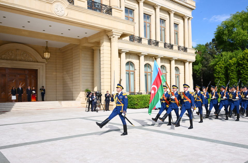 Vyetnam Kommunist Partiyası Mərkəzi Komitəsinin Baş katibinin rəsmi qarşılanma mərasimi olub (FOTO/VİDEO)
