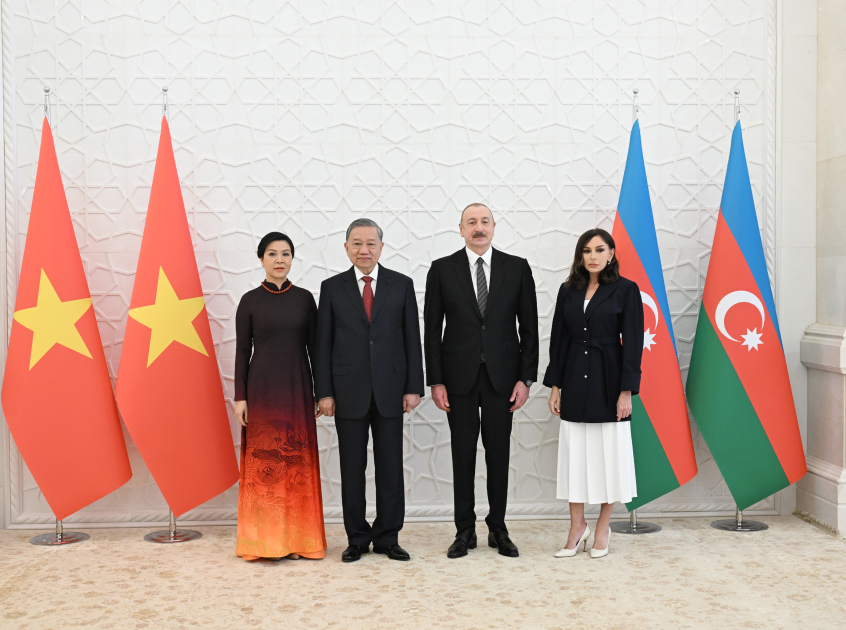 Vyetnam Kommunist Partiyası Mərkəzi Komitəsinin Baş katibinin rəsmi qarşılanma mərasimi olub (FOTO/VİDEO)