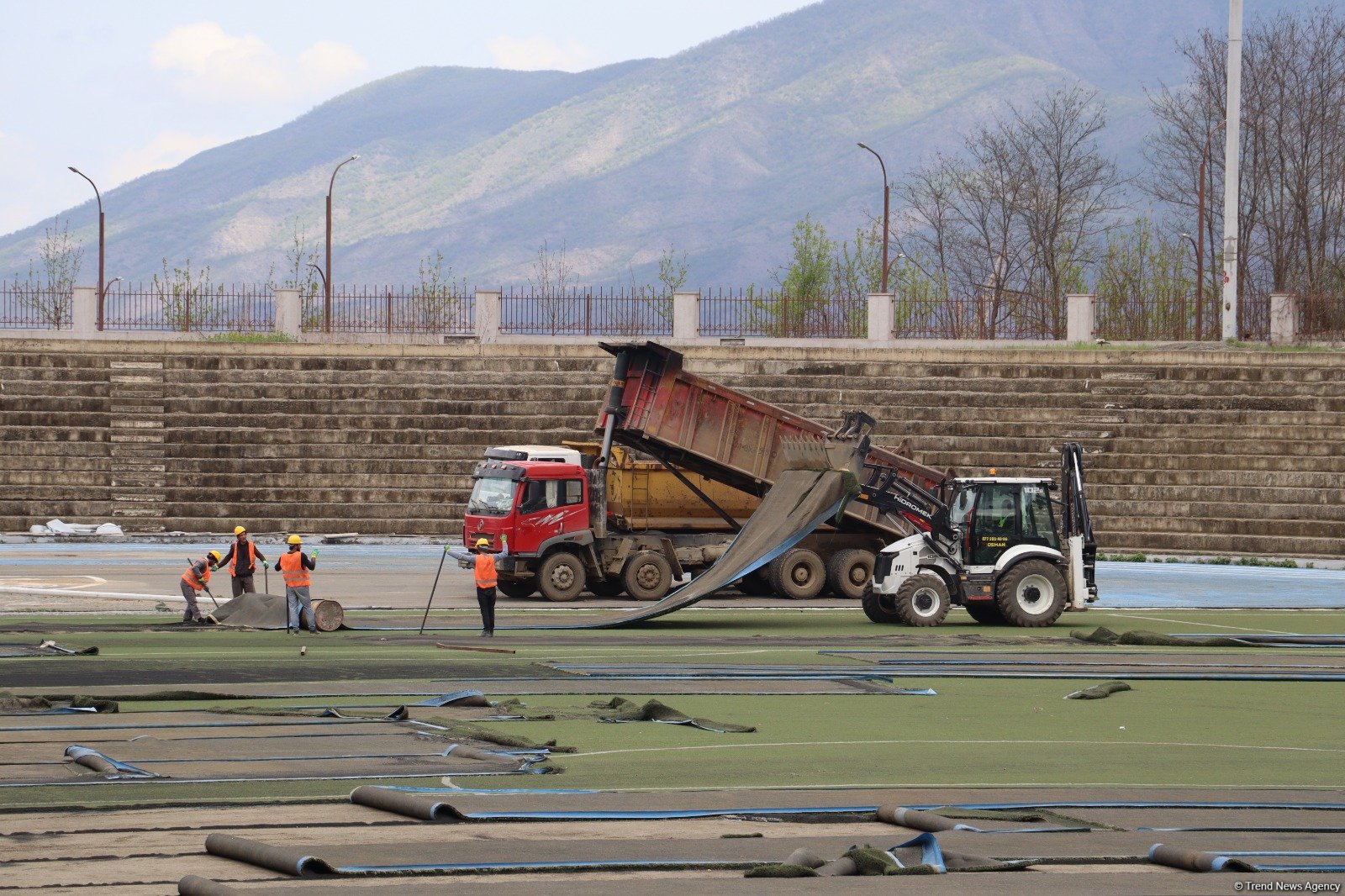 Xankəndi stadionunda təmir-bərpa işləri aparılır (FOTO)